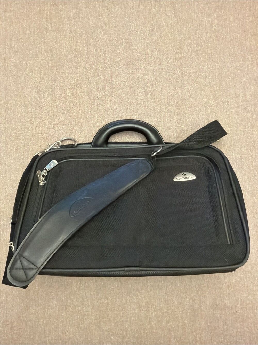 Samsonite Multi Compartment Black Laptop/Messenger Bag w/Padded Shoulder Strap